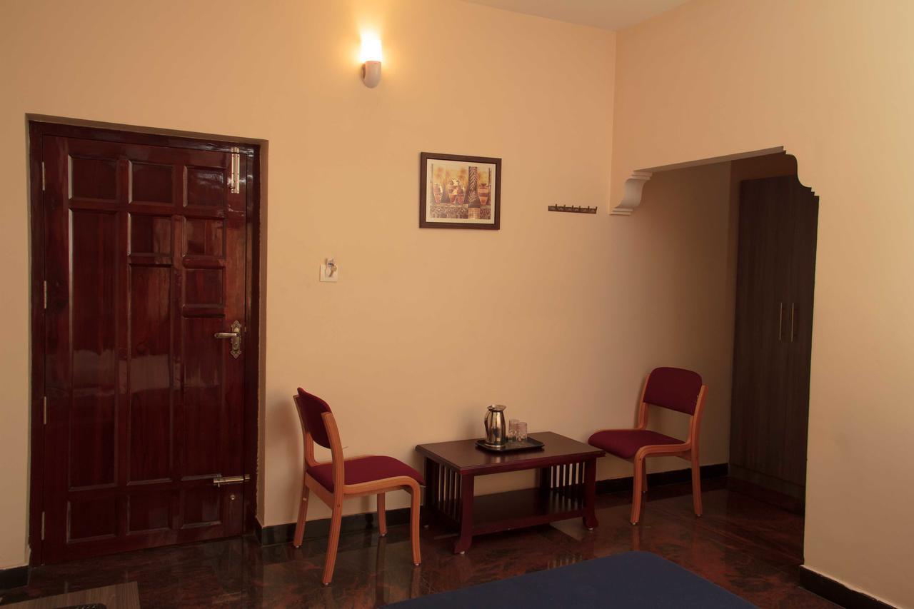 Hotel Sri Hayagriva Tiruchirappalli Habitación foto